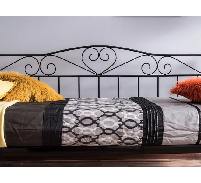 Metalowe łóżka do sypialni - wszechstronne, praktyczne i nietuzinkowe